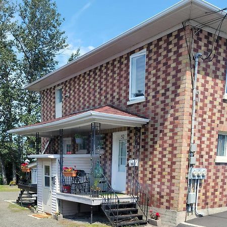 Ferienwohnung Lower Level Apt 6Ft High Close To Hwy Netflix Wifi Edmundston Exterior foto