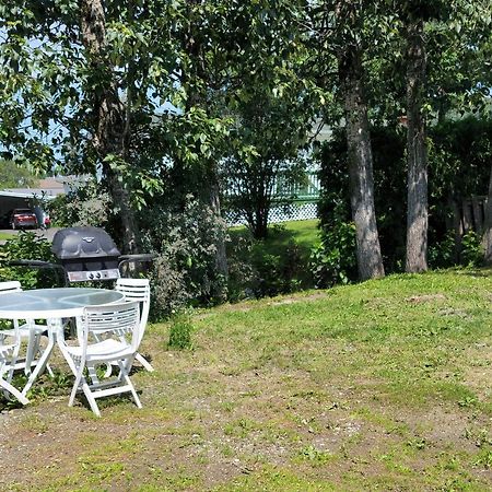 Ferienwohnung Lower Level Apt 6Ft High Close To Hwy Netflix Wifi Edmundston Exterior foto