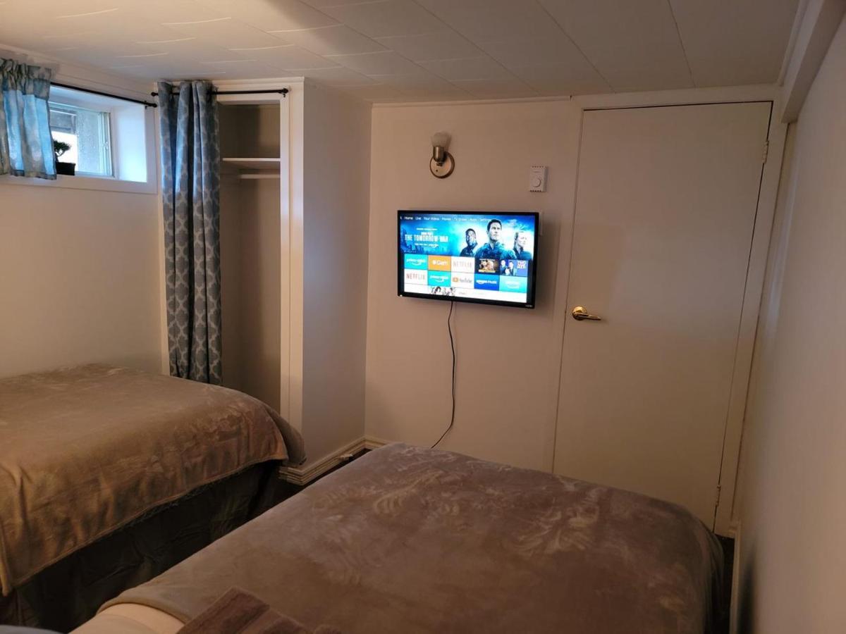 Ferienwohnung Lower Level Apt 6Ft High Close To Hwy Netflix Wifi Edmundston Exterior foto