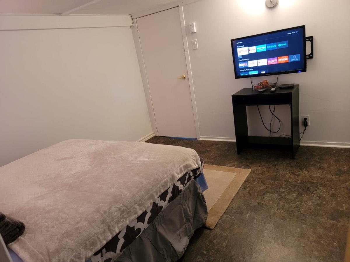 Ferienwohnung Lower Level Apt 6Ft High Close To Hwy Netflix Wifi Edmundston Exterior foto