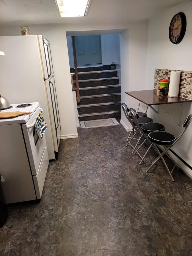 Ferienwohnung Lower Level Apt 6Ft High Close To Hwy Netflix Wifi Edmundston Exterior foto