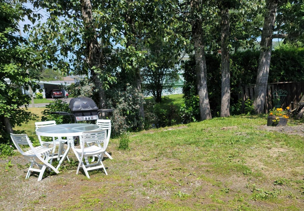 Ferienwohnung Lower Level Apt 6Ft High Close To Hwy Netflix Wifi Edmundston Exterior foto